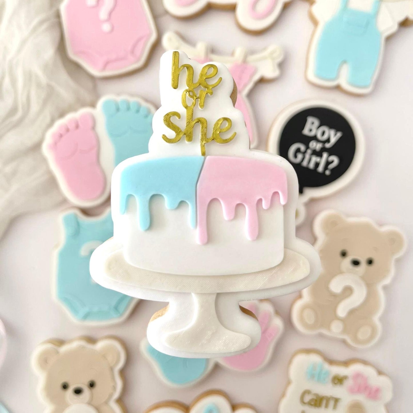 BABY #105 - He or She Gateau