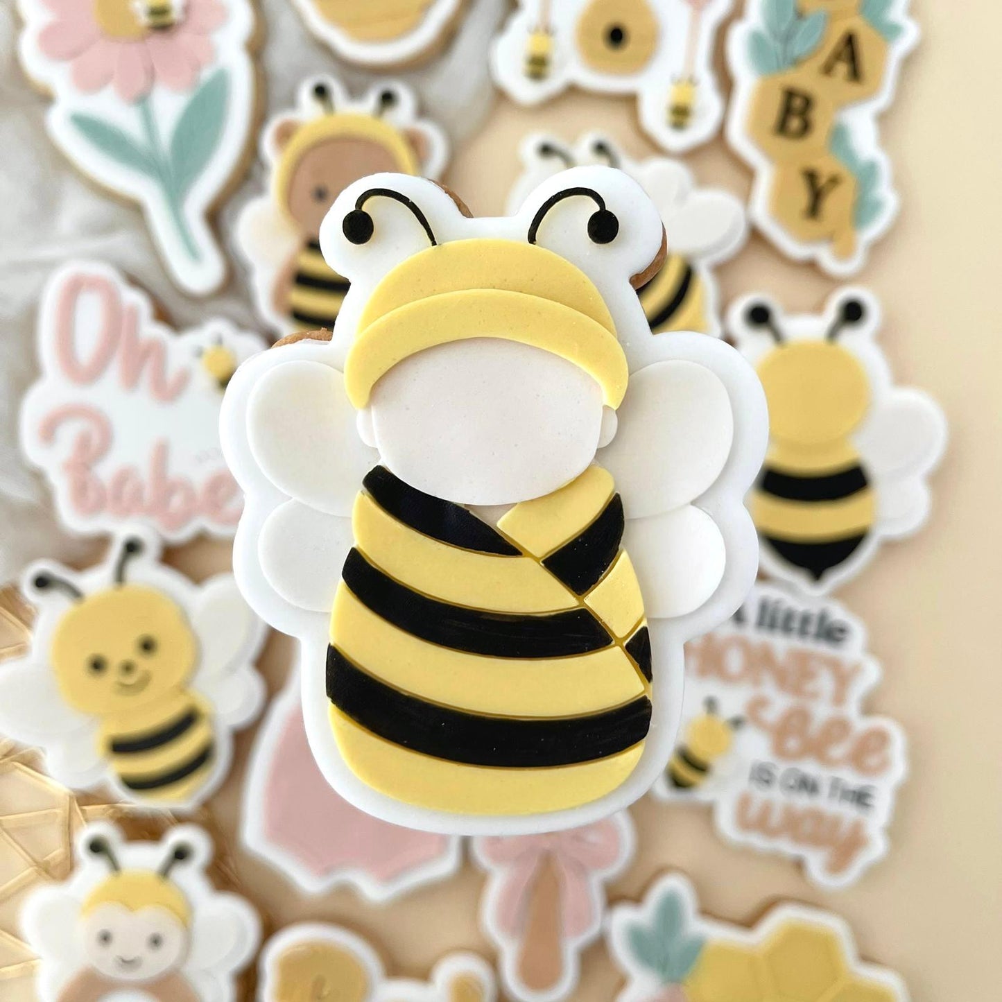 #21 - Baby Abeille