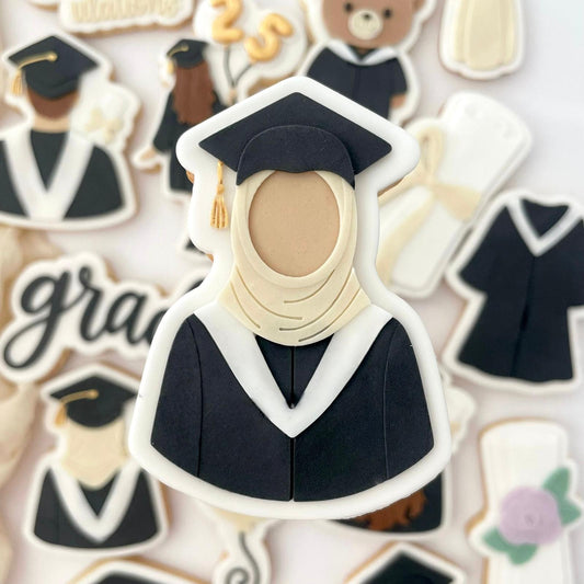 #02 - Fille voilé diplomé de Face