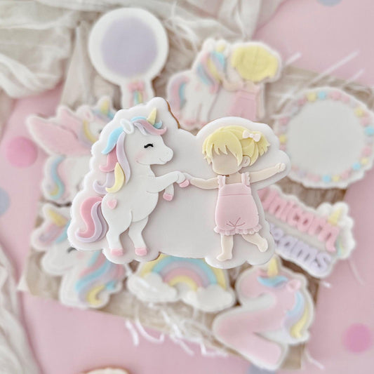 #39 - Petite Fille avec Licorne