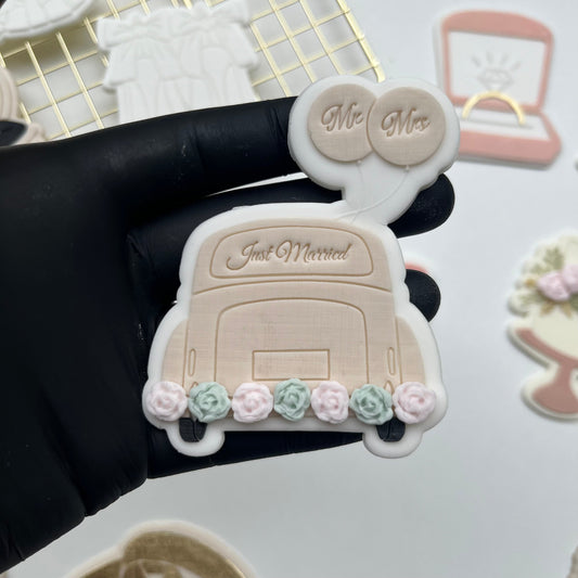 #06 - Wedding Car